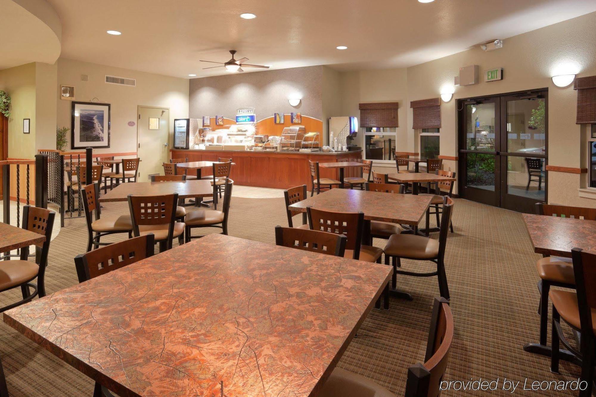 Holiday Inn Express Hotel & Suites Arcata/Eureka-Airport Area By Ihg McKinleyville Restoran fotoğraf